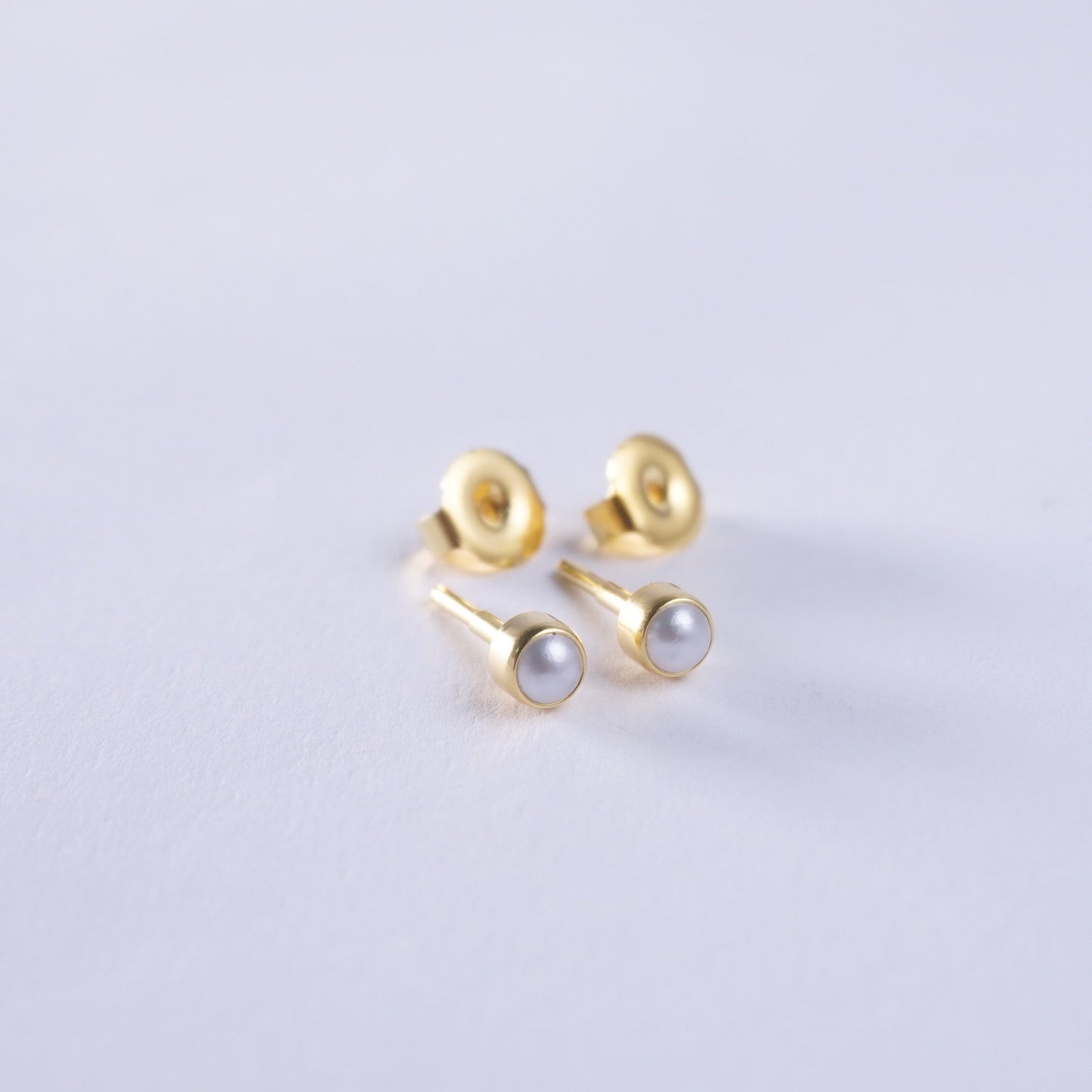 Deluxe White Simulated Pearl