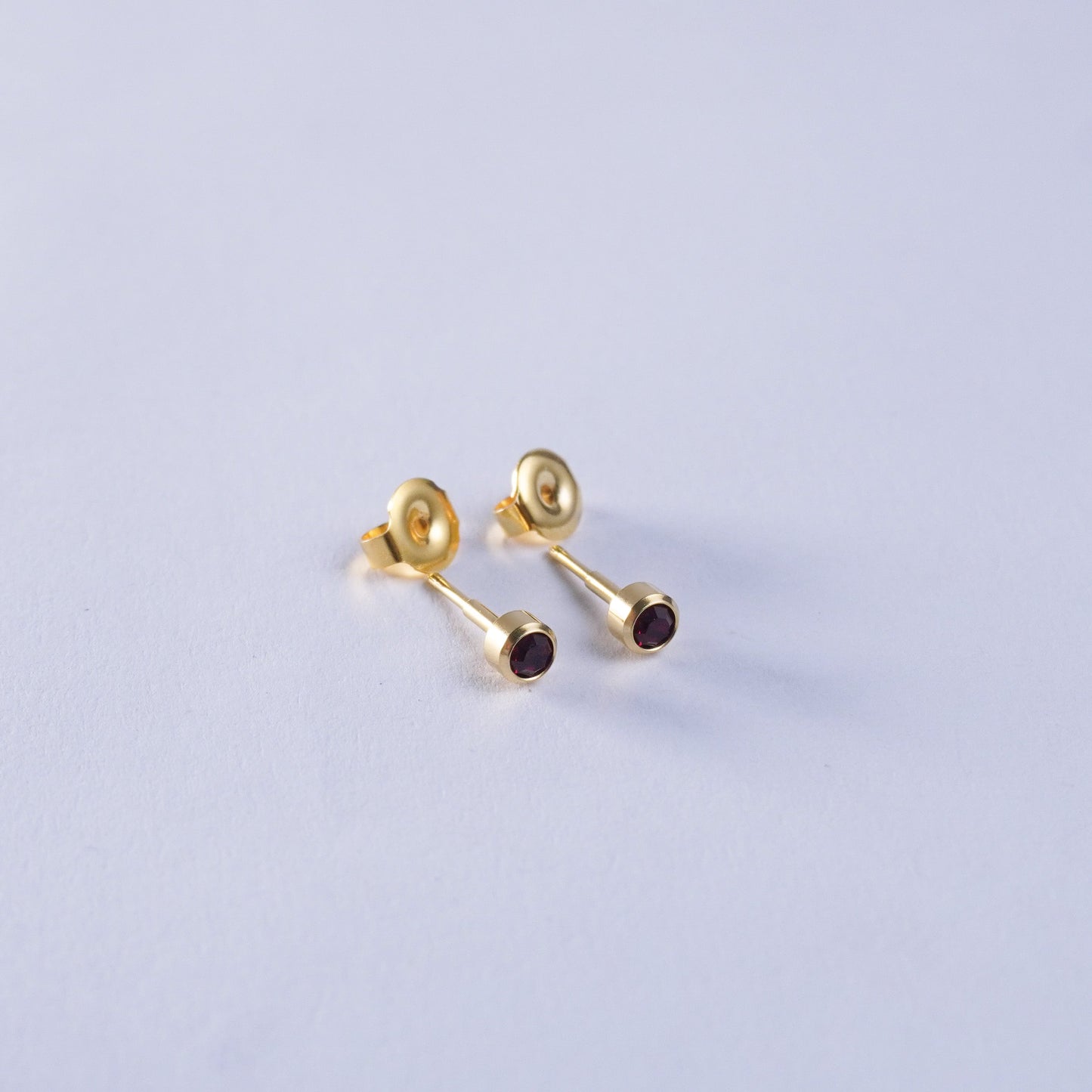 January – Garnet Bezel Set