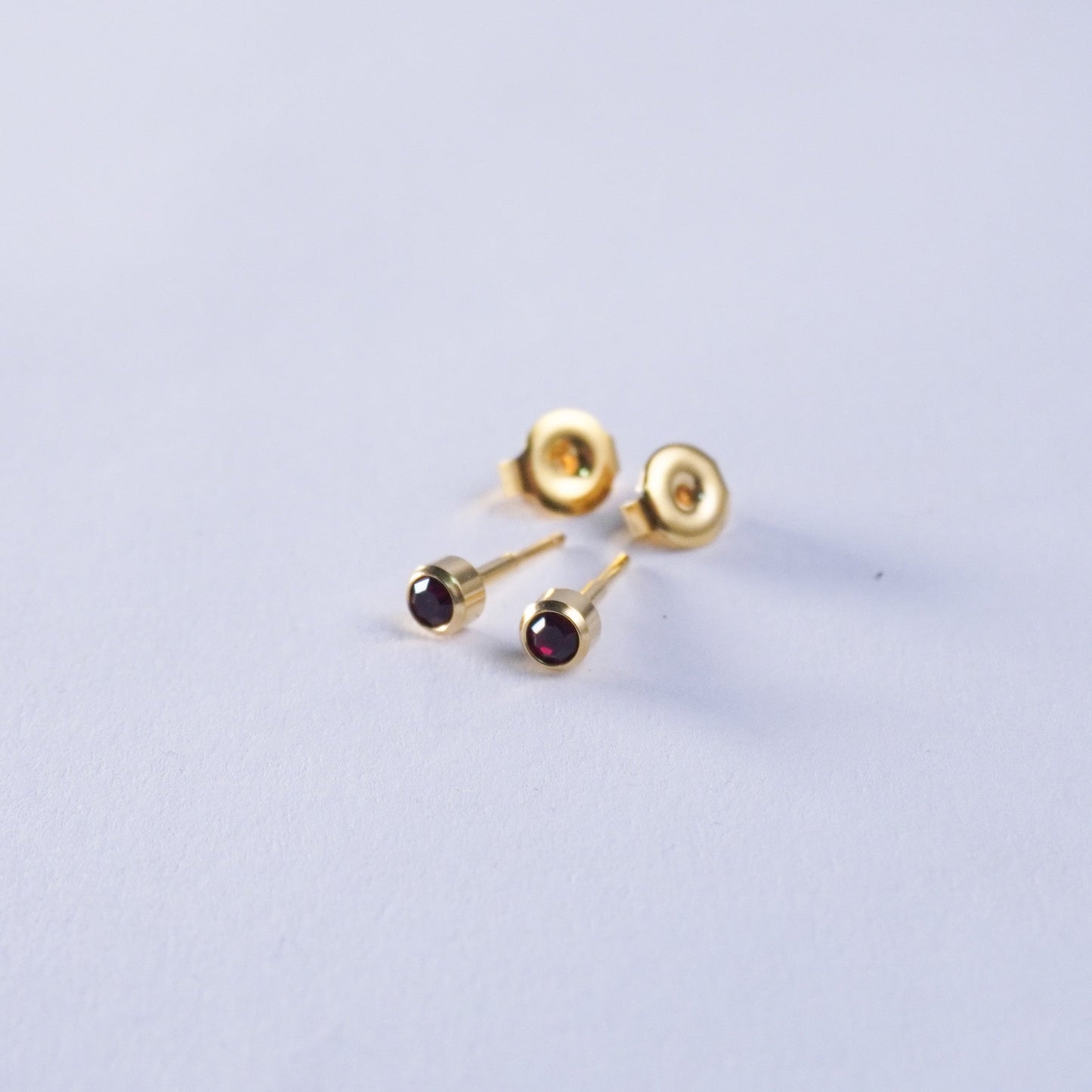 January – Garnet Bezel Set