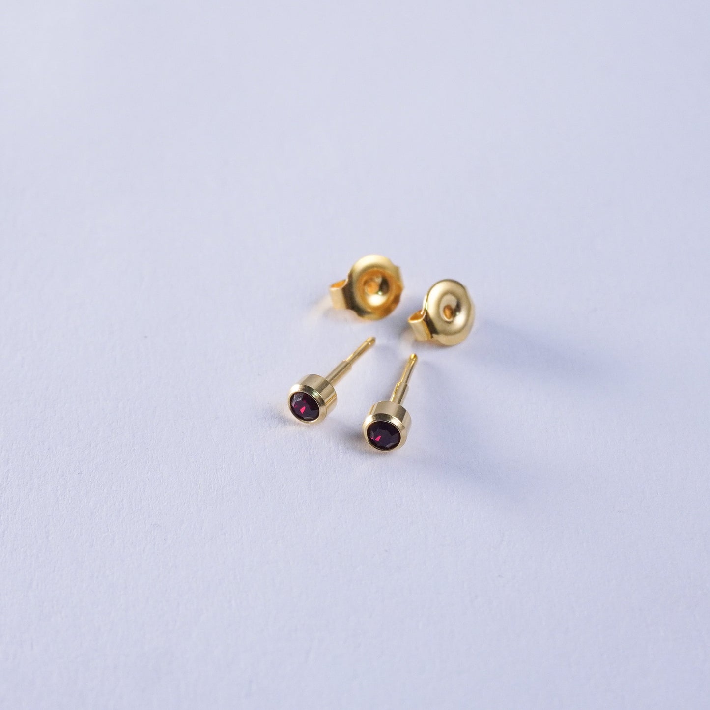 January – Garnet Bezel Set
